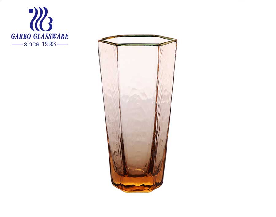 Vaso de vidrio soplado hecho a mano de lujo taza de vidrio highball hexagonal de color teñido con borde dorado