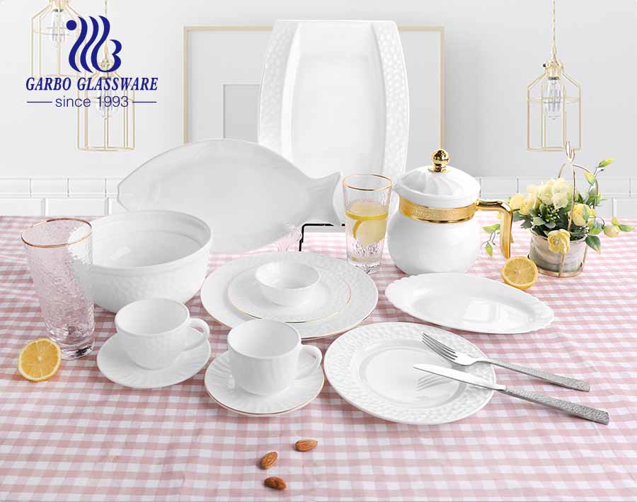 Assiettes plates en verre opale blanc de 10 pouces avec rebord doré pour mariage