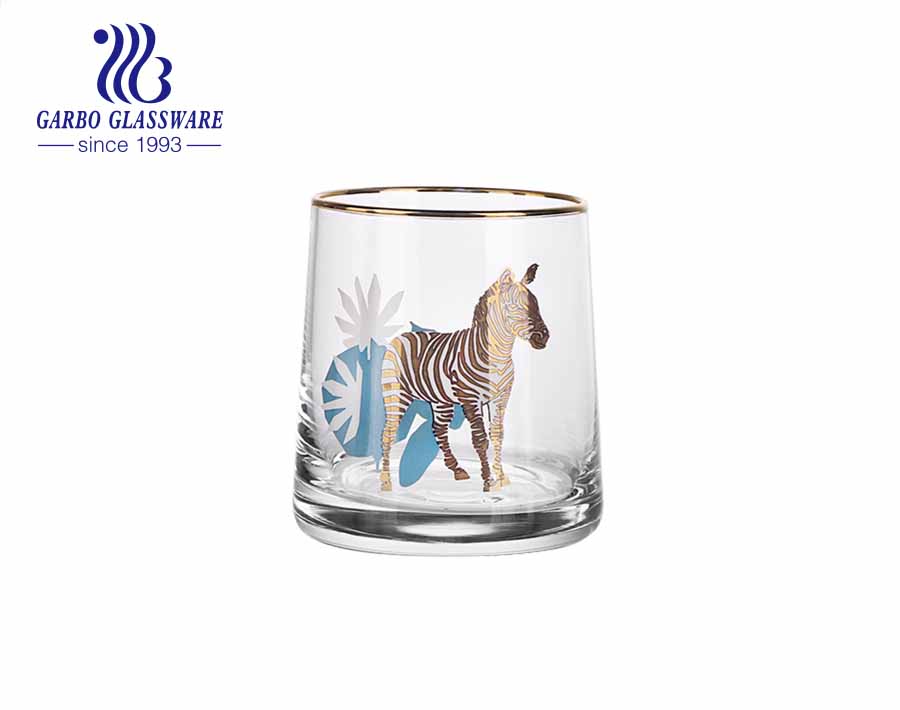 Handgefertigter Getränkebecher aus geblasenem Glas mit niedrigem MOQ und luxuriösem Goldrand und Tiermalerei