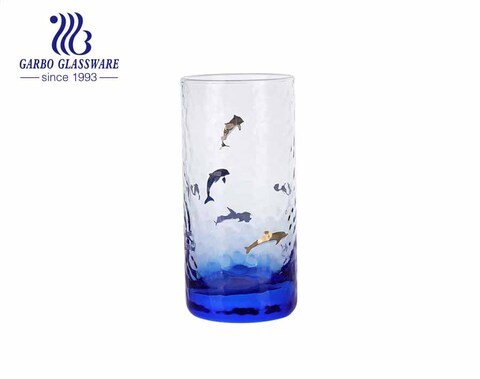 2021 recién llegados vaso de vidrio con forma de ola de martillo de la serie oceánica con colores personalizados y calcomanía de borde dorado de lujo