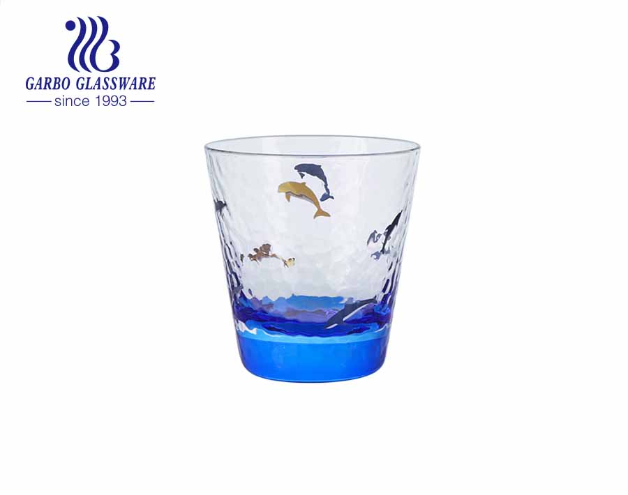 2021 recién llegados vaso de vidrio con forma de ola de martillo de la serie oceánica con colores personalizados y calcomanía de borde dorado de lujo