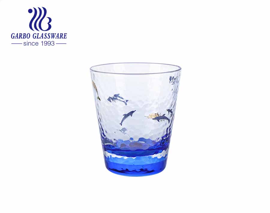 2021 recién llegados vaso de vidrio con forma de ola de martillo de la serie oceánica con colores personalizados y calcomanía de borde dorado de lujo