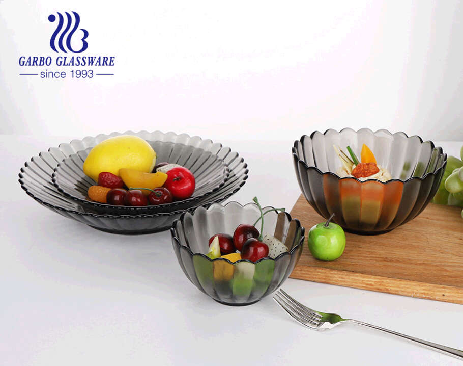 wholesale Assiette plate de fruits en verre de couleur gris solide fait à la main de 8.5 pouces avec un design simple