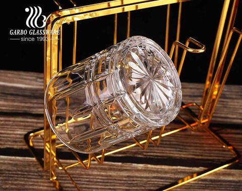Klassische gravierte Glasbecher Standard 8 Unzen Retro Whisky Glasbecher Set mit 4 gemischten Formen Designs