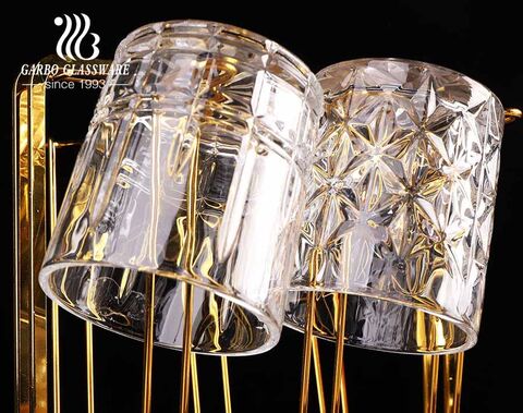 Klassische gravierte Glasbecher Standard 8 Unzen Retro Whisky Glasbecher Set mit 4 gemischten Formen Designs