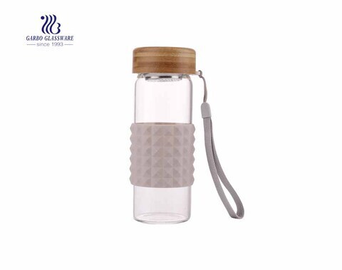  Outdoor 320 ml sporty  bottle borosilicate glass lead free silicone sleeve water bottle with bamboo lid 