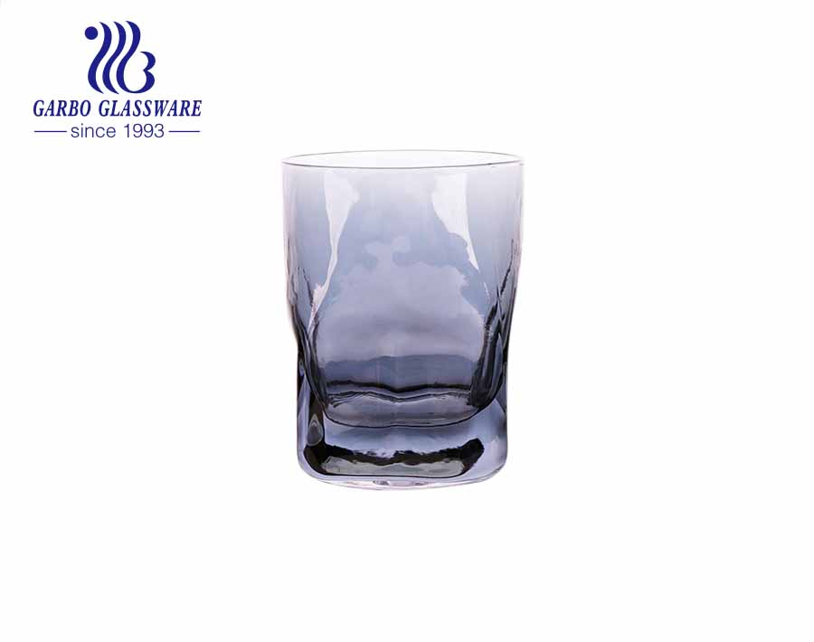 Nuevo vaso de vidrio de whisky con diseño de árbol de molde con colores electrochapados de iones que no se desvanecen