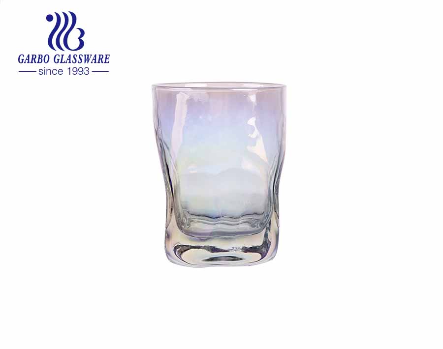 Nuevo vaso de vidrio de whisky con diseño de árbol de molde con colores electrochapados de iones que no se desvanecen