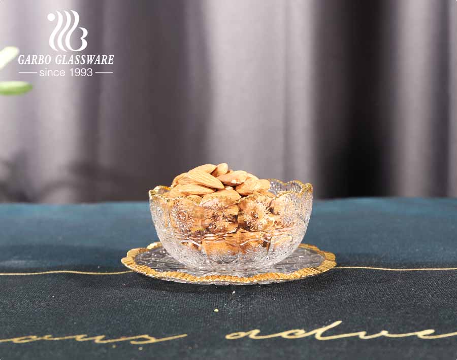Bol à dessert aux arachides en verre de tournesol gravé de style dinde avec soucoupe avec bordure dorée décorative