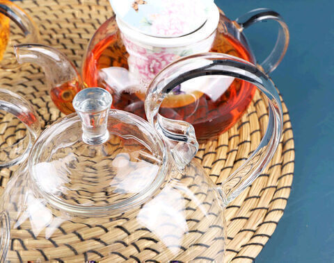 إبريق شاي زجاجي من البورسليكات الشفاف بسعة 700 مل مع إبريق شاي أنيق من السيراميك