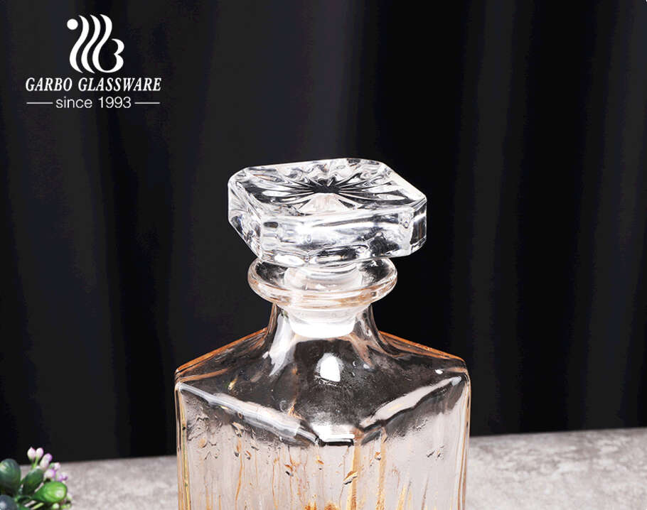 Classic glass whiskey decanter set with gift box high quality wine decanter with elegant pattern design