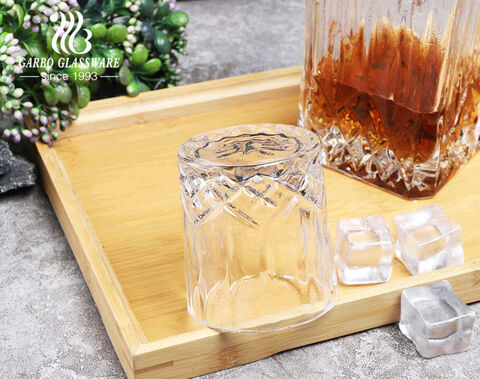 Classic glass whiskey decanter set with gift box high quality wine decanter with elegant pattern design