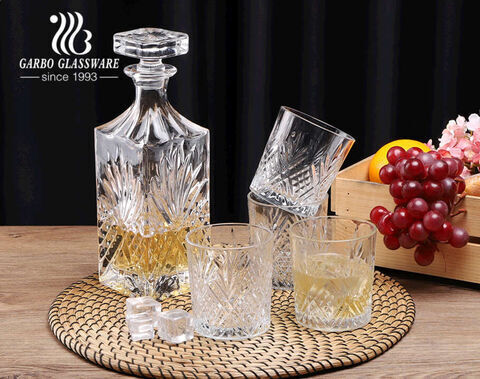 Juego de decantadores de whisky Garbo de 7 piezas con 4 vasos de bebidas de 10 oz, decantadores de whisky de brandy escocés bourbon