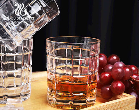 Crystal glass whiskey decanter sets with glasses 850ml square decanter with engraved pattern 
