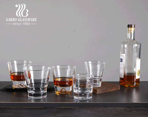 Premium-Glasbecher mit verdicktem Boden zum Servieren von Whisky-Brandy-Spirituosen