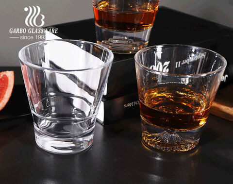 Premium-Glasbecher mit verdicktem Boden zum Servieren von Whisky-Brandy-Spirituosen