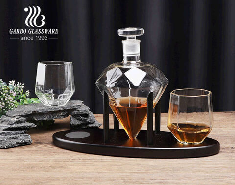 Dekanter-Set mit klarem Diamant-Whisky mit Holzsockel aus Borosilikat-Whiskyglas und Dekanter-Set