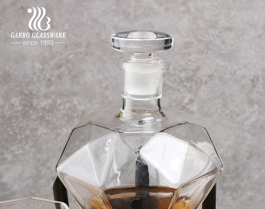 Clear diamond whiskey decanter set with wooden base borosilicate whiskey glass and decanter set