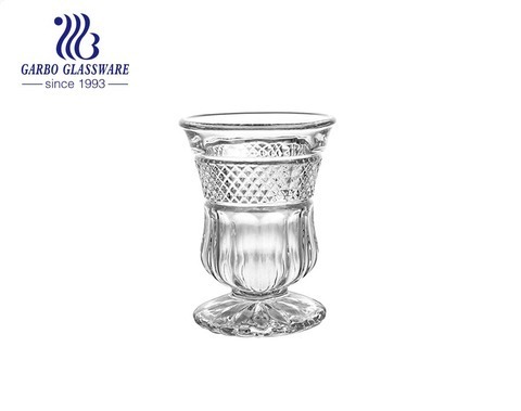 Türkei Arabischer Stil 2oz gravierte Glastasse mit kurzem Stiel zum Servieren von Tee