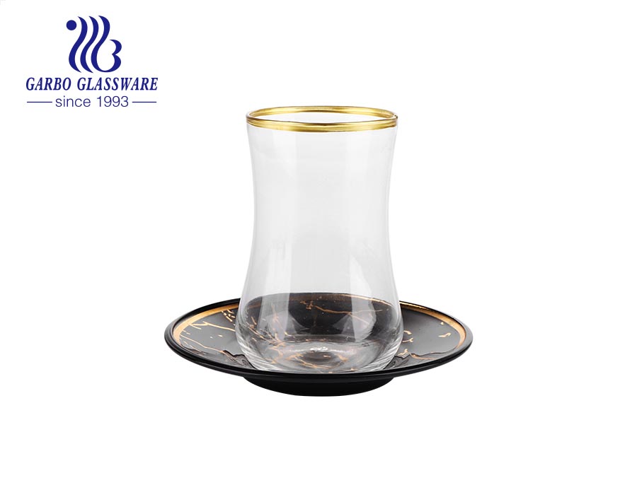 طقم كوب وصحن زجاجي تركي تقليدي للشاي الأسود بحافة طلاء ذهبية