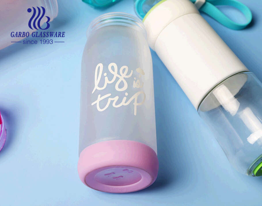 Tragbare Wasserflasche aus Glas 14oz bunte Aufbewahrungsflasche mit Silikongriff