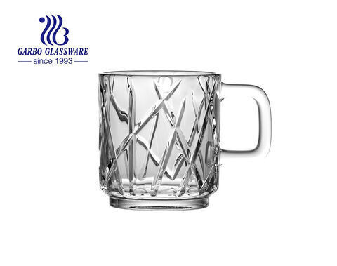 Tazas de vidrio transparente de nueva forma Garbo con asa Tazas de café de vidrio con diseño de patrón grabado único para restaurante