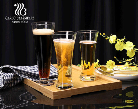 Copos de vidro de cerveja pilsner soprados por máquina de barware de vidro estilo pub com designs de várias formas