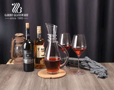 Handmade high-quality bar wine serving glass wine decanter set with spiral design on neck with goblet