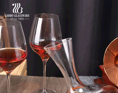 Decanter per vino in vetro da bar di alta qualità fatto a mano con design a spirale sul collo con calice