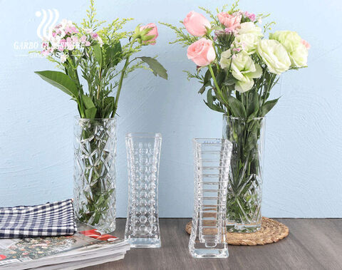 Square -Shaped  Tabletop GFlower Holder Glass Vase Flower Holder  with embossed dot pattern 