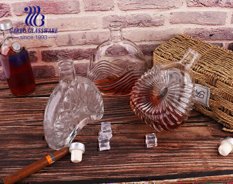 Unique shape clear whiskey decanter with pattern 500ml glass bottles for wine 