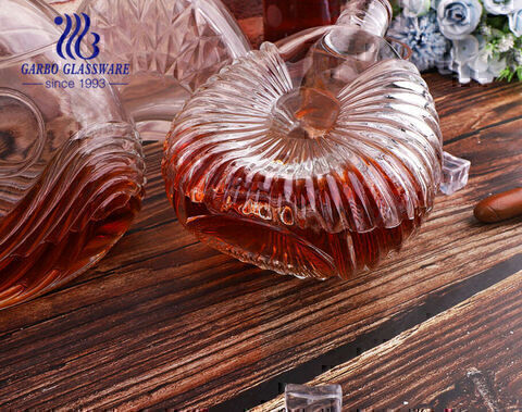 Unique shape clear whiskey decanter with pattern 500ml glass bottles for wine 