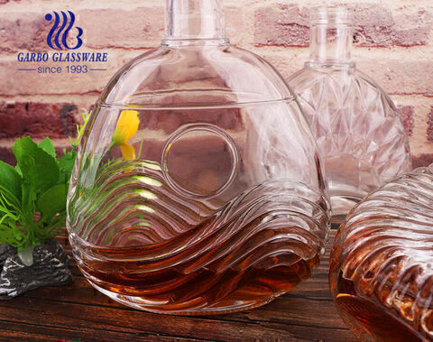 Unique shape clear whiskey decanter with pattern 500ml glass bottles for wine 