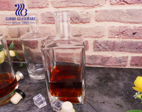 Classic round and square shape glass whiskey decanters plain and clear whiskey glass bottles