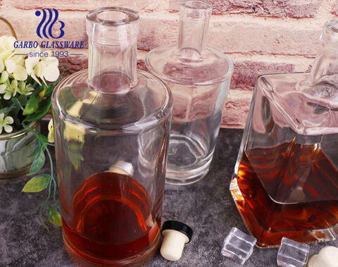 Classic round and square shape glass whiskey decanters plain and clear whiskey glass bottles