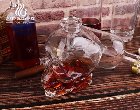 Different shapes glass whikey bottles classic and simple round skull shape glass decanters 