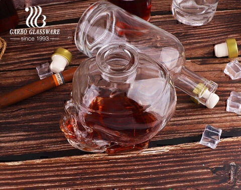 Hình dạng khác nhau chai thủy tinh rượu whisky cổ điển và đơn giản hình đầu lâu chai lọ thủy tinh