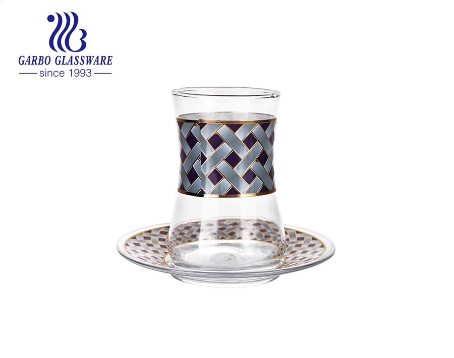 Glänzender goldener Aufkleber 7oz türkischer Schwarztee-Glasbecher und Untertasse-Set