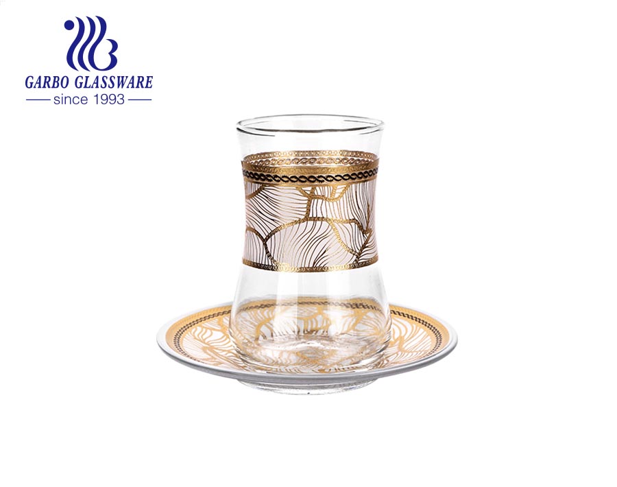 Glänzender goldener Aufkleber 7oz türkischer Schwarztee-Glasbecher und Untertasse-Set