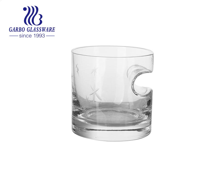 Vaso de cristal de whisky de la venta caliente de Amazon Ebay con el tenedor de cigarros montado lateralmente