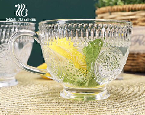 Le motif de tournesol de vente chaude conçoit des tasses en verre différentes formes des tasses en verre pour le jus de thé au lait de café
