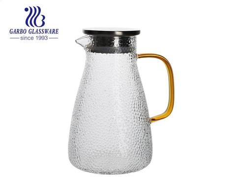 Beliebter Hammer Pattern 1.8 Liter Glaskrug mit goldenem Griff und Edelstahldeckel