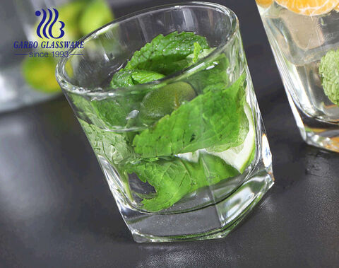 Gobelet en verre pentagonal polyvalent pour servir des boissons chaudes et froides au jus de whisky