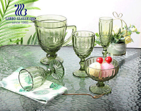 Grüner massiver Glas-Eisbecher Vintage-Fußglas-Dessertschale Diamant-Design Saft Weinglasbecher