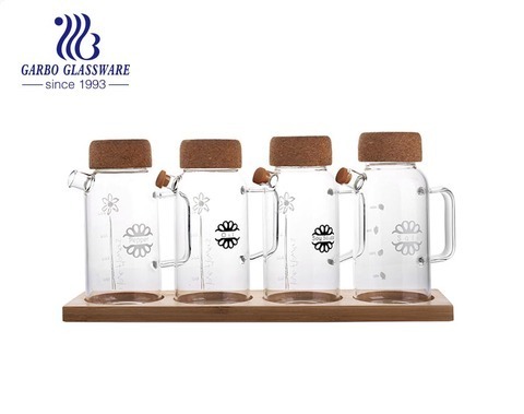 Borosilikatglas Lagerung Essig Menage Olive Glasflasche Gewürzstreuer Vorratsglas mit Ausguss 4er Pack mit Holztablett