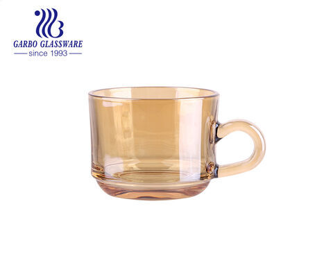 Taza de café de cristal con borde dorado con revestimiento de iones tazas de té de cristal de color gris ámbar con asa