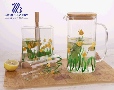 Diseño de calcomanía de hierba de flores 6 piezas Juego de jarra de vidrio de borosilicato de 1470 ml resistente al calor con taza de vidrio decorativa