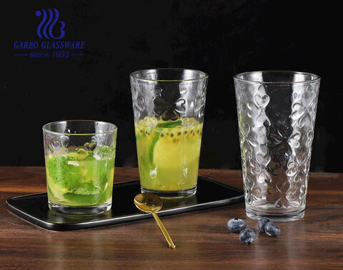 Glasbecher mit Kleeblatt-Blumenprägung im europäischen Stil für heißes und kaltes Trinken