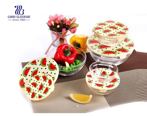 Venda por atacado barato em relevo 5 peças conjunto de tigela de salada de frutas de vidro gravado design de ponto com tampa de plástico colorida personalizada