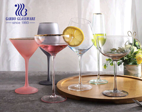 Verres à pied en verre dépoli de couleur rose de haute qualité de 300 ml pour boire du martini
